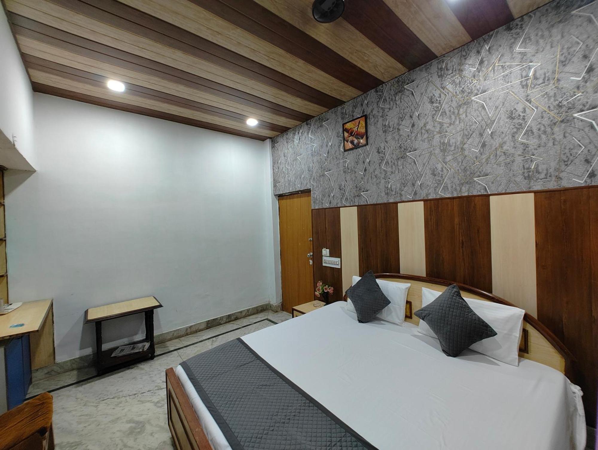 Hotel Swarajya Palace Agra  Bagian luar foto