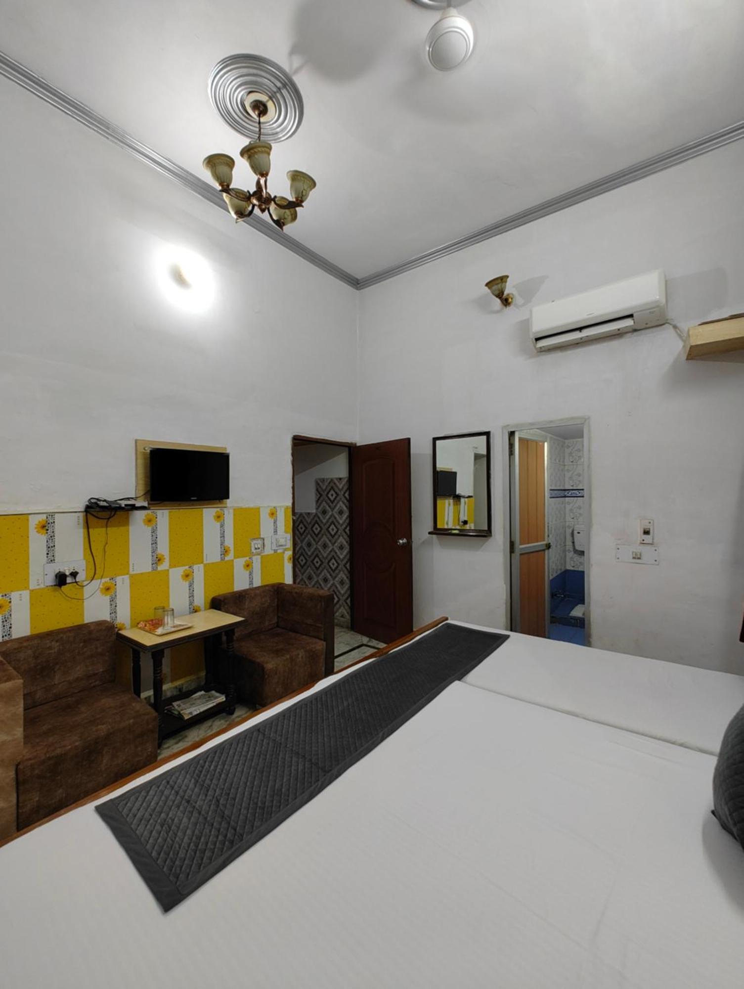 Hotel Swarajya Palace Agra  Bagian luar foto